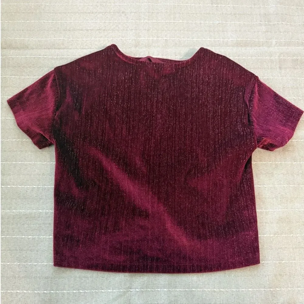 Cute Gap cropped shirt size 6